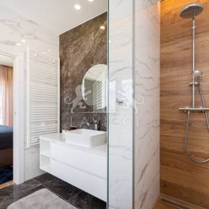 Vila osmišljena za uživanje – bazen, dizajn i intima, Ninski stanovi