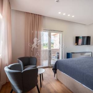 Vila osmišljena za uživanje – bazen, dizajn i intima, Ninski stanovi