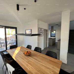 Villa modernog dizajna s bazenom-prodaja, Svetvinčenat!