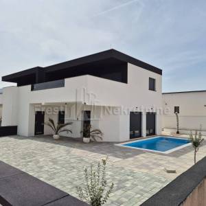 VIR-2 LUKSUZNE VILLE S 2 BAZENA,244m2 USELJIVO ODMAH!