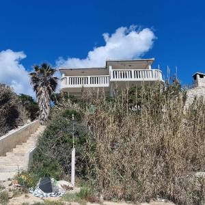 Vis - Milna vila sa apartmanima 300 m2 na parceli od 1200 m2