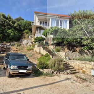 Vis uvala Rogačić kuća 121 m2 + zemljišta 36000 m2 - TOP PONUDA