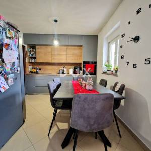 VIŠKOVO, CENTAR - 2S+DB, 70m2 u prizemlju