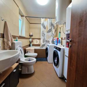 VIŠKOVO, CENTAR - 2S+DB, 70m2 u prizemlju