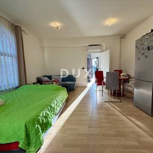 VIŠKOVO, SROKI - 1S+DB s lijepom terasom i GARAŽOM!