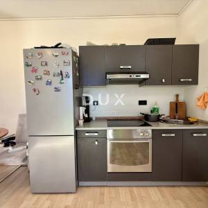 VIŠKOVO, SROKI - 1S+DB s lijepom terasom i GARAŽOM!