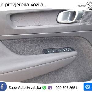 Volvo XC40 1.5 T2 Momentum Core 129 KS, KAM+VIRT+GR SJED+LED+LANE