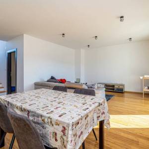 VRBNIK - Montažna kuća s pogledom na more