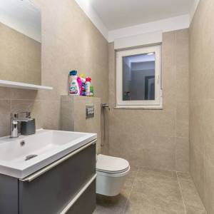 VRBNIK - Montažna kuća s pogledom na more