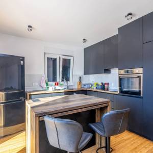 VRBNIK - Montažna kuća s pogledom na more