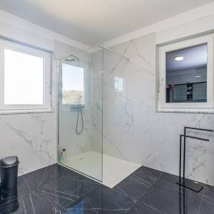 VRBNIK - Montažna kuća s pogledom na more