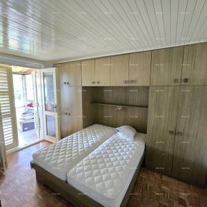 Vrhunska lokacija ! 1 red do mora !