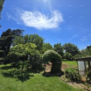 Vrhunska lokacija ! 1 red do mora !