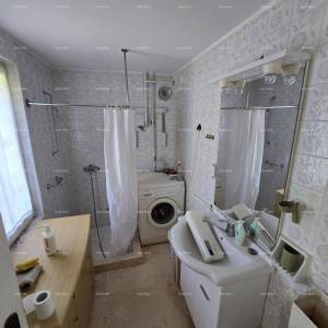 Vrhunska lokacija ! 1 red do mora !