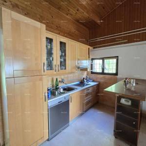 Vrhunska lokacija ! 1 red do mora !