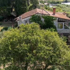 Vrhunska lokacija ! 1 red do mora !