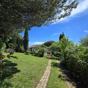 Vrhunska lokacija ! 1 red do mora !