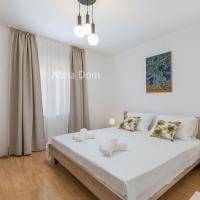 Vrsar, dva stana ukupne stambene površine  180,00 m²