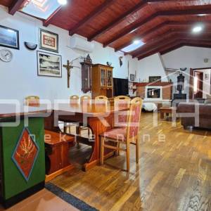 Zadar, Crno - Kamena kuća s konobom i velikom okućnicom