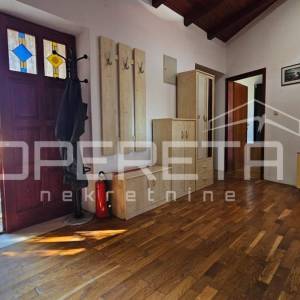 Zadar, Crno - Kamena kuća s konobom i velikom okućnicom