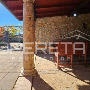 Zadar, Crno - Kamena kuća s konobom i velikom okućnicom