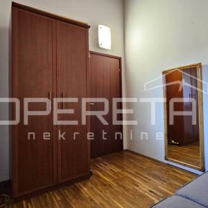 Zadar, Crno - Kamena kuća s konobom i velikom okućnicom