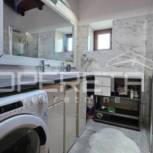 Zadar, Crno - Kamena kuća s konobom i velikom okućnicom