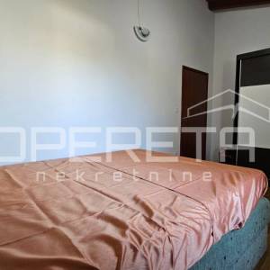 Zadar, Crno - Kamena kuća s konobom i velikom okućnicom