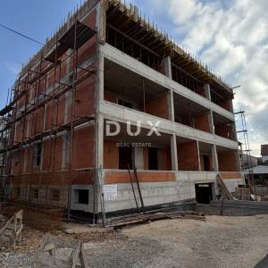 ZADAR – CRVENE KUĆE - Dvosobni stan, garaža + parking!