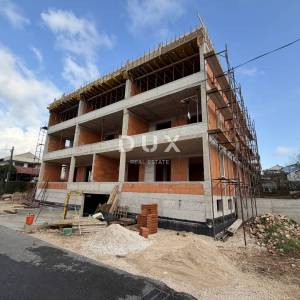 ZADAR, CRVENE KUĆE - Stan 78,1 m², garaža + parking!