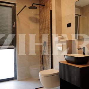 ZADAR, DIKLO, STAN NA DRUGOM KATU S VELIKOM KROVNOM TERASOM, NOVOGRADNJA, 2025 G.