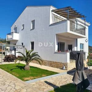 ZADAR, DONJA JAGODNJA - Kuća s bazenom, konobom i garažom okružena prirodom!