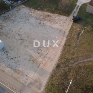 ZADAR, MURVICA - Zemljište uz cestu na top lokaciji za najam!