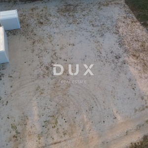 ZADAR, MURVICA - Zemljište uz cestu na top lokaciji za najam!