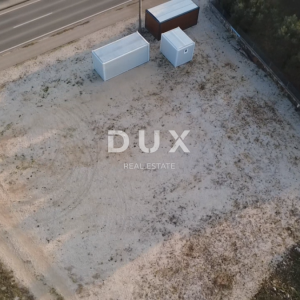 ZADAR, MURVICA - Zemljište uz cestu na top lokaciji za najam!