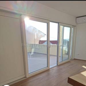 ZADAR -PETRČANE- MEDITERANSKA KUĆA S BAZENOM 70m od MORA