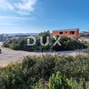 ZADAR, PLOČE - Građevinsko zemljište s pogledom na more za izgradnju zgrade!