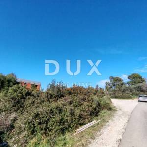 ZADAR, PLOČE - Građevinsko zemljište s pogledom na more za izgradnju zgrade!