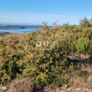 ZADAR, PODVRŠJE - Zemljište 500 m2 s pogledom na more u mirnom okruženju!