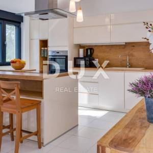 ZADAR, PRIDRAGA - Luksuzna vila s bazenom u blizini mora