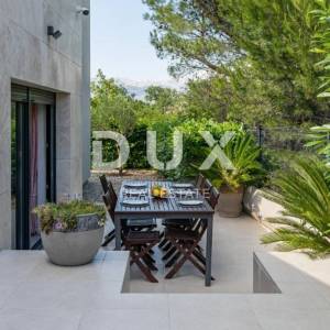 ZADAR, PRIDRAGA - Luksuzna vila s bazenom u blizini mora