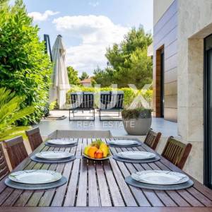 ZADAR, PRIDRAGA - Luksuzna vila s bazenom u blizini mora