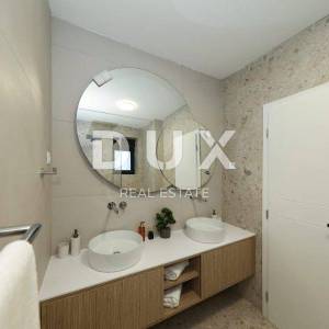 ZADAR, RTINA - opremljen stan sa okućnicom u blizini mora