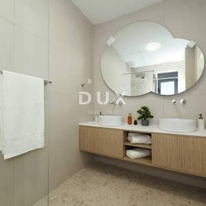 ZADAR, RTINA - opremljen stan sa okućnicom u blizini mora