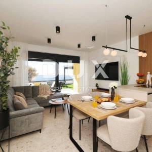 ZADAR, RTINA - opremljen stan sa okućnicom u blizini mora