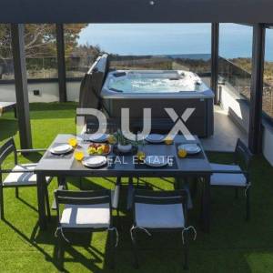 ZADAR, RTINA - opremljen stan sa okućnicom u blizini mora