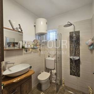 Zadar, Vodice, samostojeća kuća, 220m2