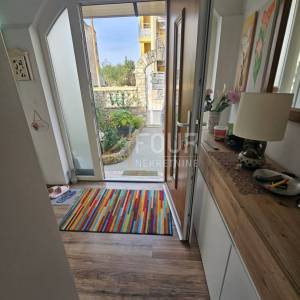 Zadar, Vodice, samostojeća kuća, 220m2