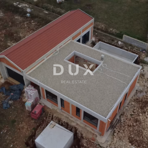 ZADAR, ZEMUNIK G. – Luksuzna moderna vila (C) prizemnica s bazenom