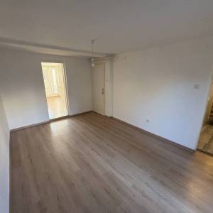 Zagreb-2s stan s terasom i vrtom, prizemlje kuće, mirna lokacija